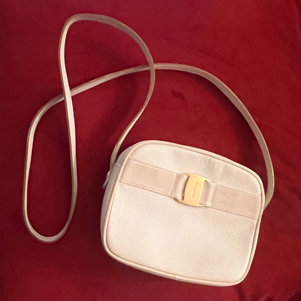 [SOLD] Vintage Salvatore Ferragamo Vara Crossbody -Cream Lizard Embossed Leather